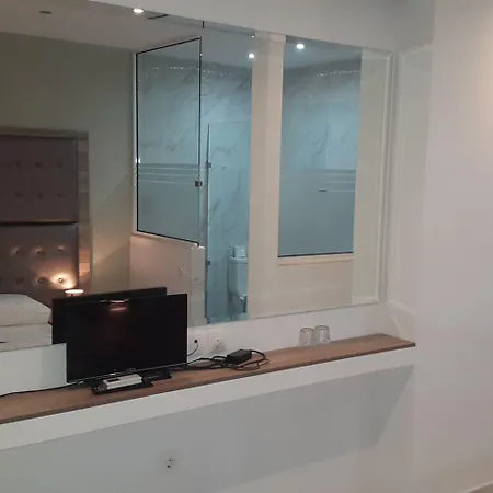 Rex 2* סלוניקי