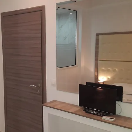 Rex 2* סלוניקי