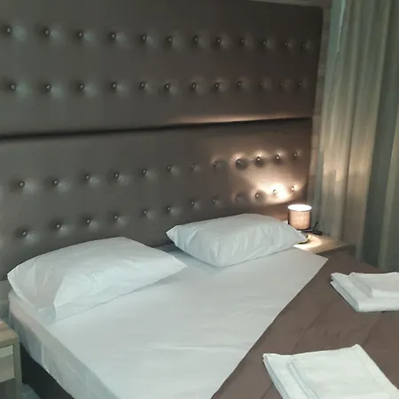 レックス 2* テッサロニキ