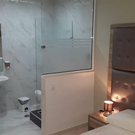 Rex 2* Θεσσαλονίκη